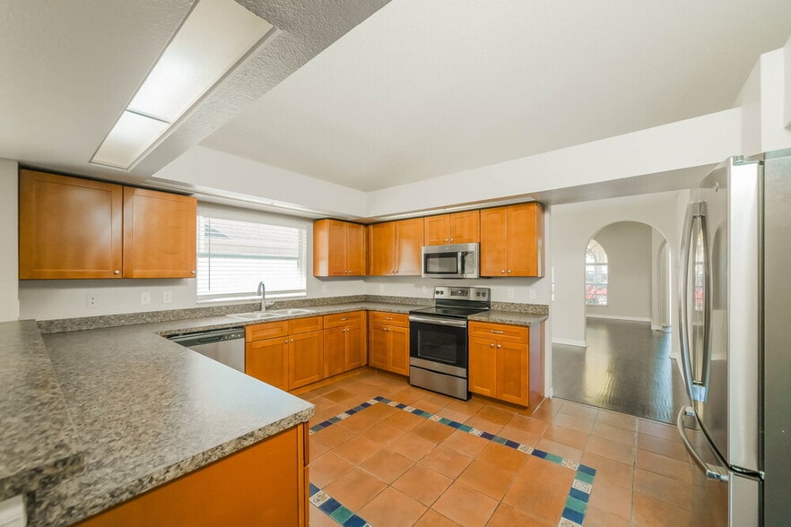 Building Photo - 16444 Coopers Hawk Ave