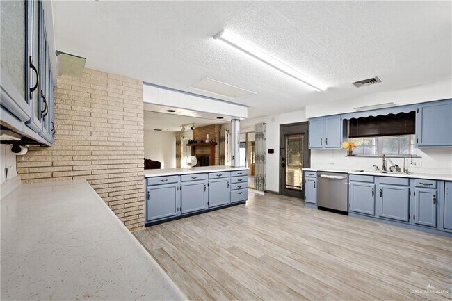Building Photo - 812 Voltz Ln