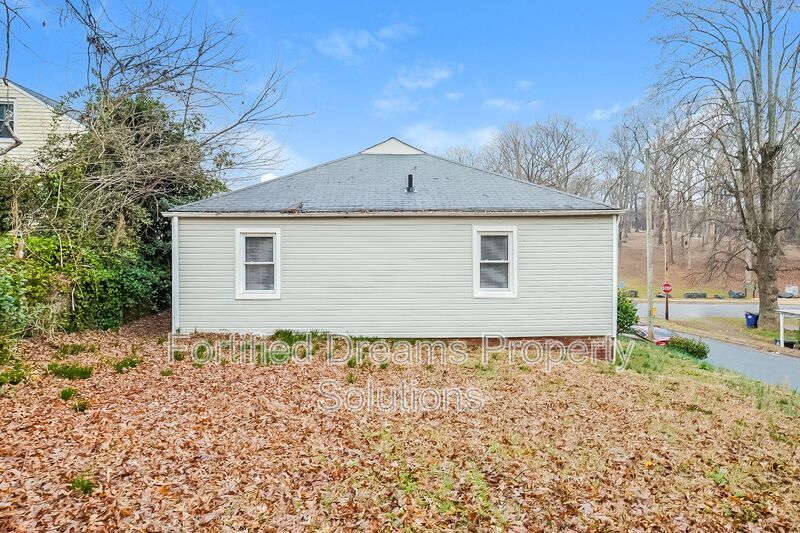 Building Photo - 421 E Twenty-Fourth St