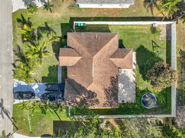 Building Photo - 1121 SW Ivanhoe St