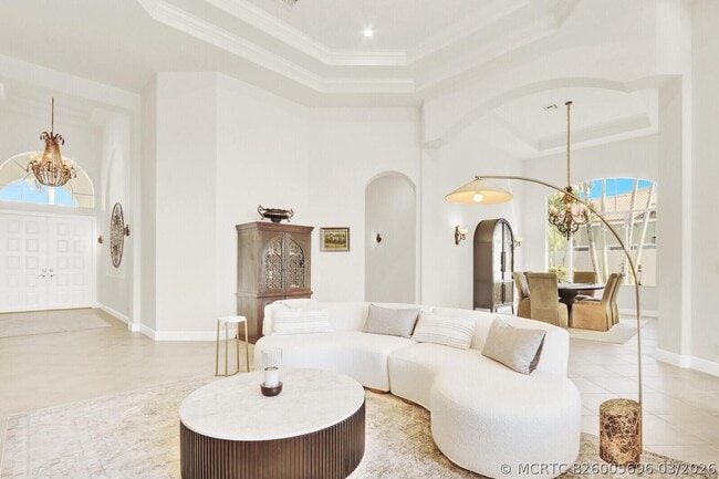 Building Photo - 528 Les Jardin Dr