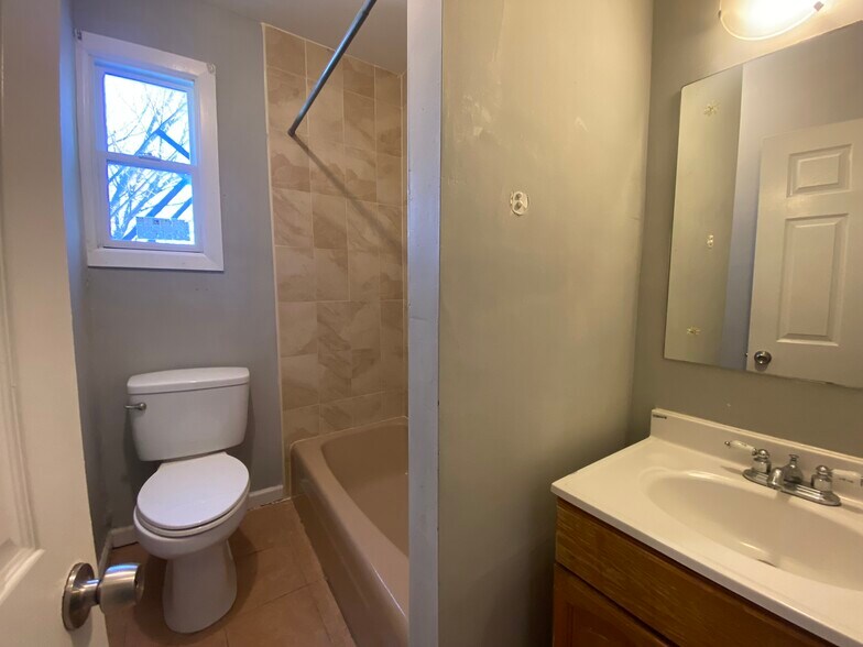 Unit 2 Bathroom - 530 Valley Rd