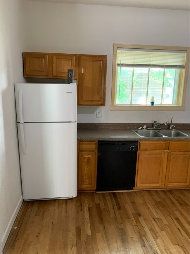 Building Photo - 1526 E 36th St