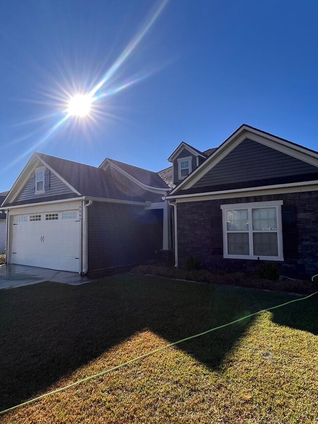 Building Photo - 4062 McKenzie Ln