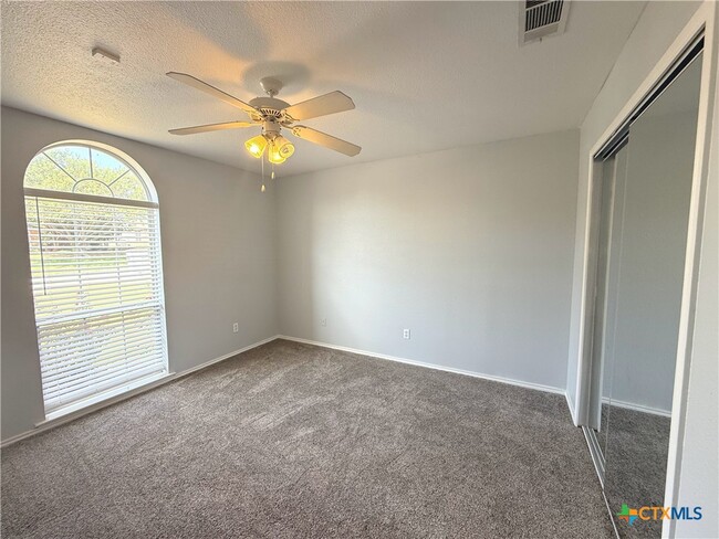 Building Photo - 106 Snake Dance Dr