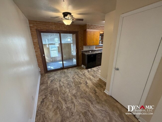 Building Photo - Updated 4+ Bedroom, 2 Bathroom House By Augustana University