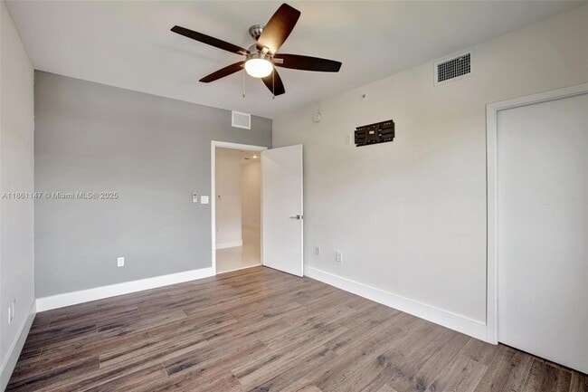 Building Photo - 164 SE 4th Terrace