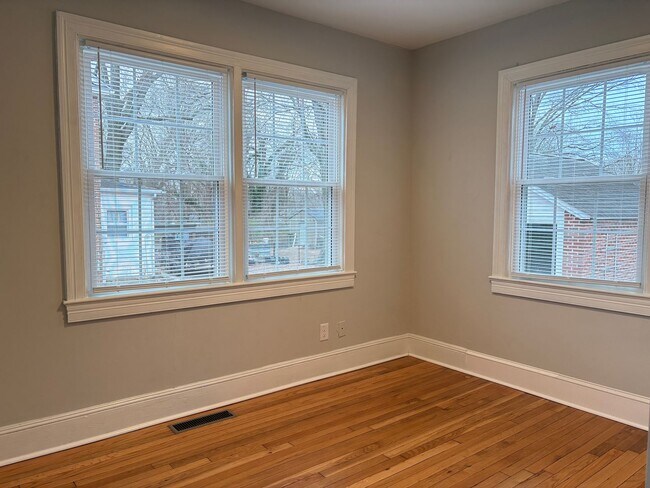 Building Photo - MOVE IN SPECIAL: 3 Bedroom, 2 Bathroom House in Eden!