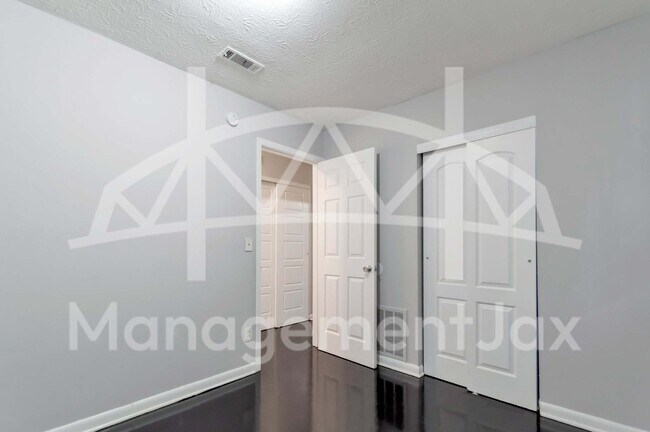 Building Photo - 1551 W 31st St