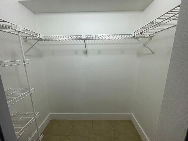 Building Photo - 5323 Summerlin Rd