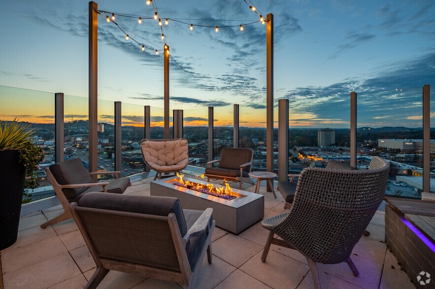 Vertis Green Hills 4000 Hillsboro Pike Nashville TN 37215 Apartment