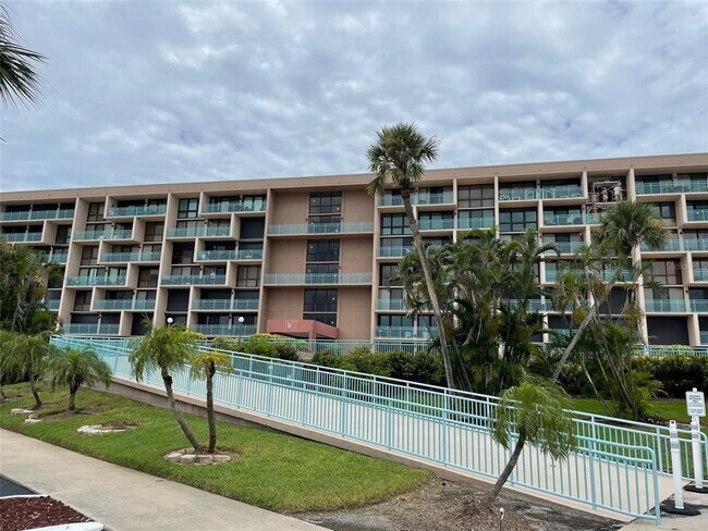 Building Photo - 1 Key Capri