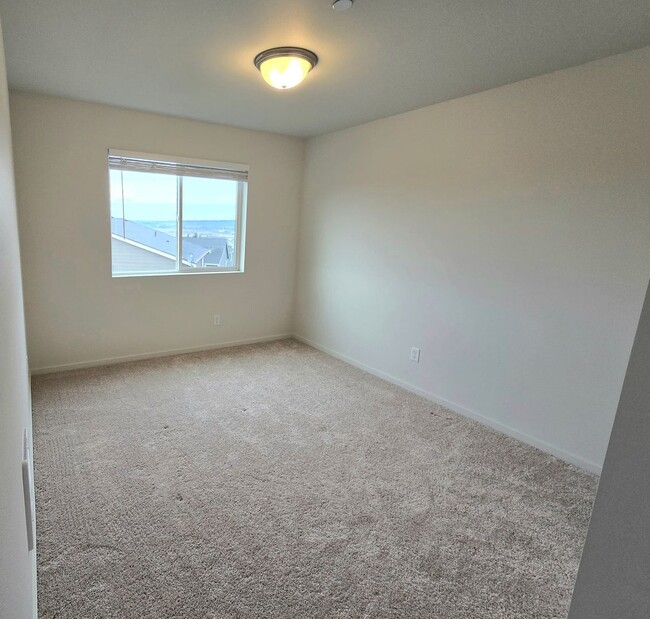 Building Photo - 4 Bedroom Home in Marysville  Pet Friendly!