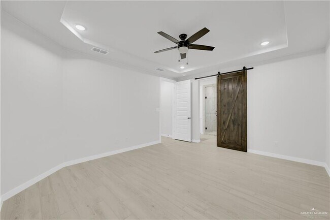 Building Photo - 25 Nerine Ave