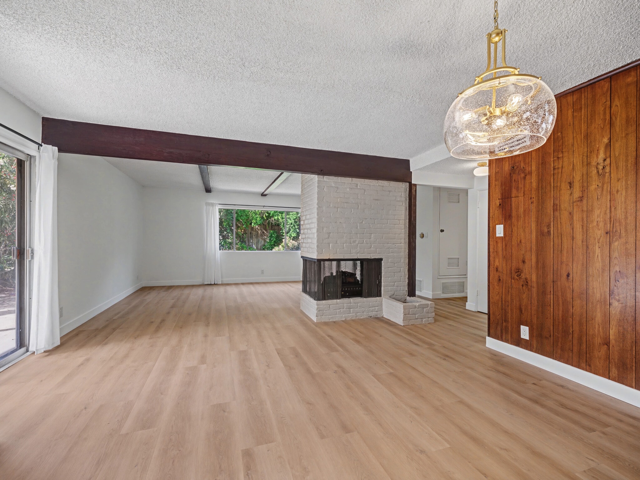 Building Photo - 4413 Canoga Dr