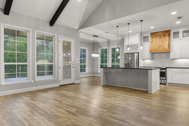 Building Photo - 19 N Shore Cir