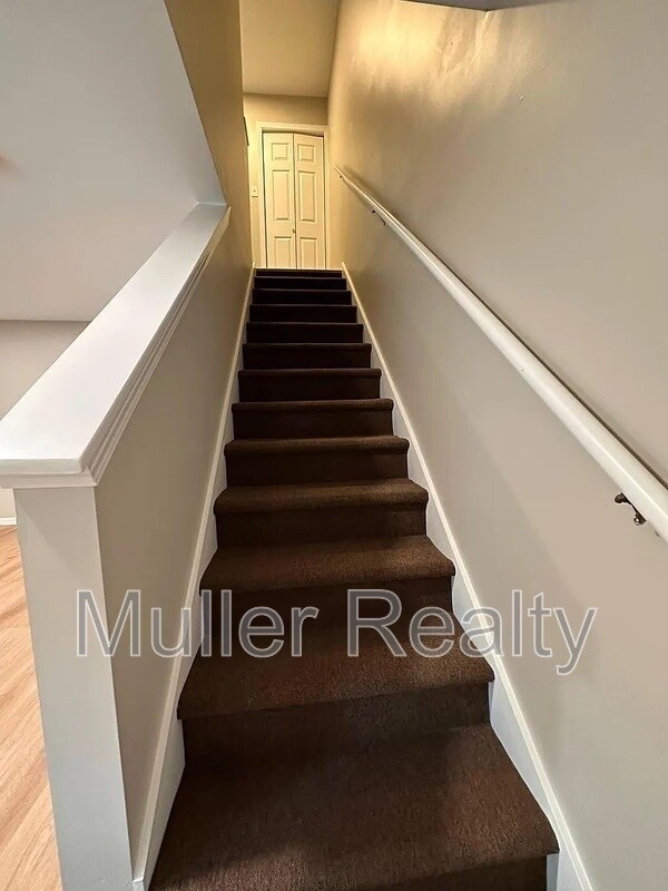 Building Photo - 3636 Old Valley View Dr