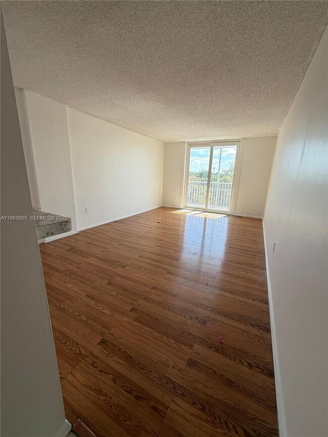 Building Photo - 16950 W Dixie Hwy