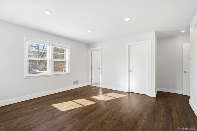 Building Photo - 7 Rural Dr