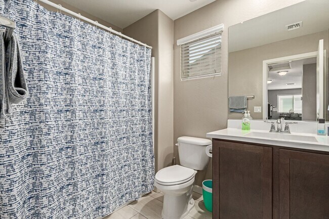 Building Photo - STUNNING 2 story home in Mesa! Plenty of s...