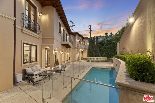 Building Photo - 1465 Robmar Dr