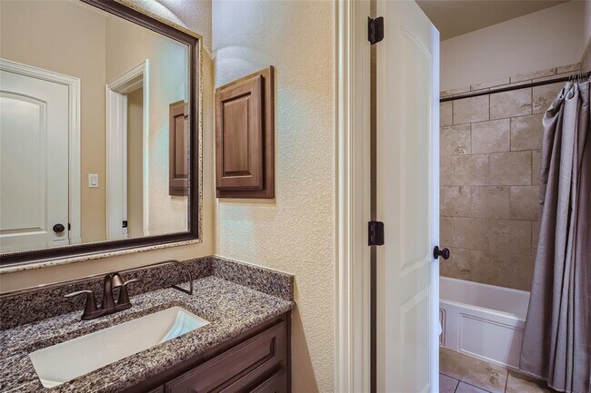 Building Photo - 207 Maxwell Way