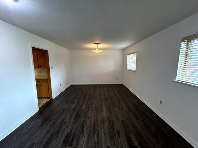 Building Photo - 1902 Gillette St