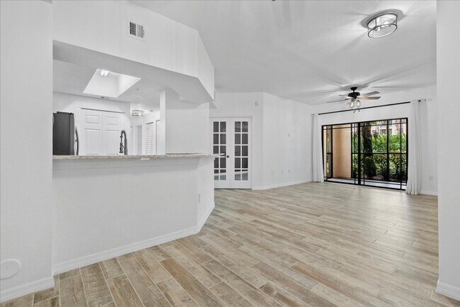 Building Photo - 3023 Alcazar Pl