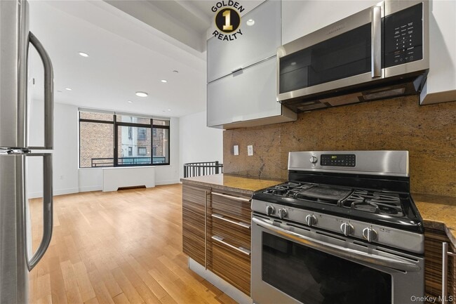 Building Photo - 29-11 12th St