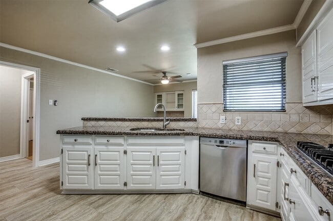 Building Photo - 2700 Quail Ridge Dr