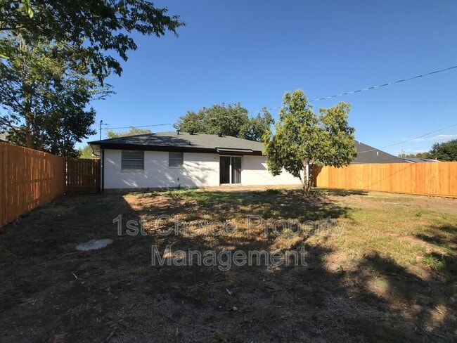 Building Photo - 6040 Blueridge Dr