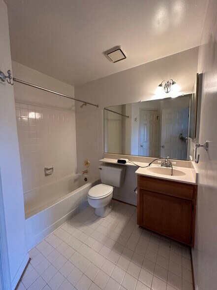 2nd Bathroom - 1100 Quaker Hill Dr