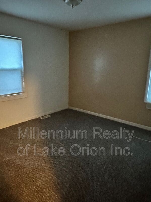 Building Photo - 6871 Continental Ave