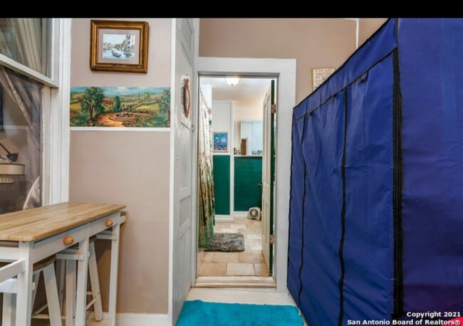 Building Photo - 2223 E Commerce St