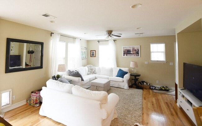 Building Photo - Bonus Loft!