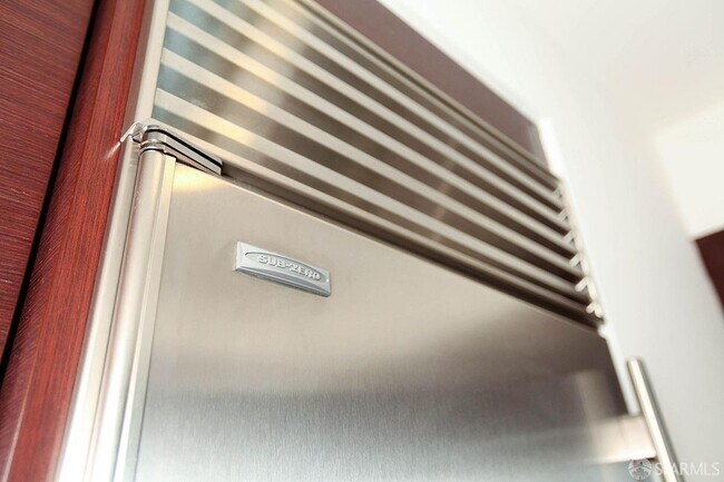 Building Photo - 425 1st St