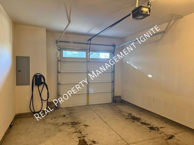 Building Photo - 1032 SE Leonel Ln