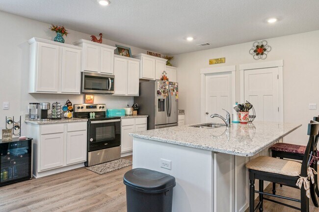 Building Photo - Stunning 4 Bedroom, 3 Bath Home in Shoal R...