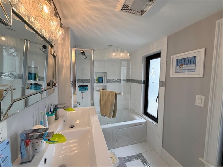 Building Photo - 3 Village St