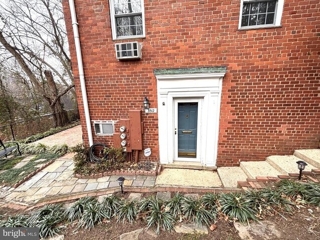 Building Photo - 3512 Gunston Rd