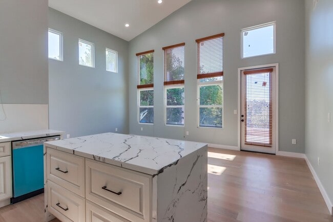 Building Photo - 3336 Altadena Ave.