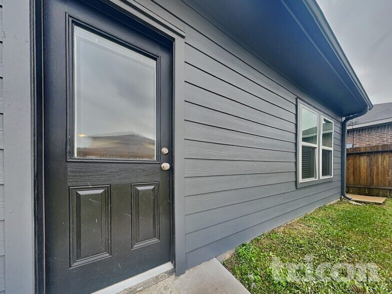 Building Photo - 7707 Foxwaithe Ln