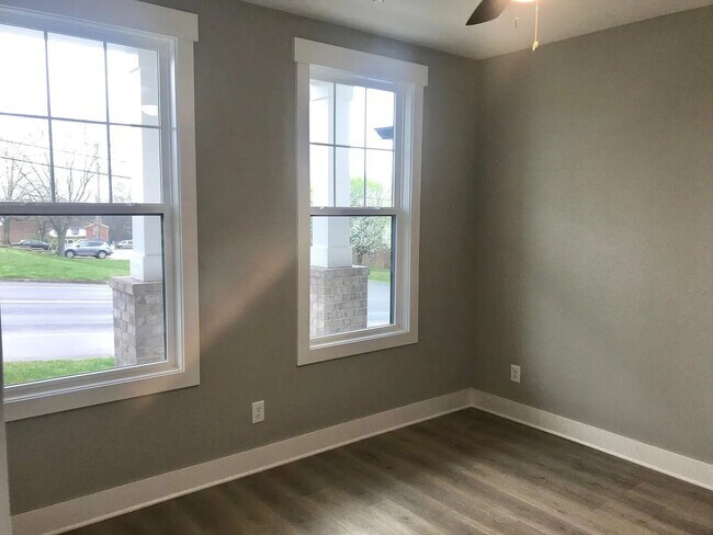 Building Photo - Stunning Modern Townhouse in the Heart of ...
