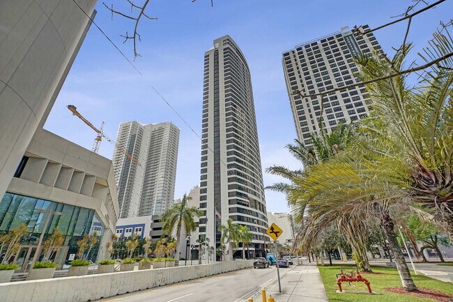 Building Photo - 225 N Miami Ave