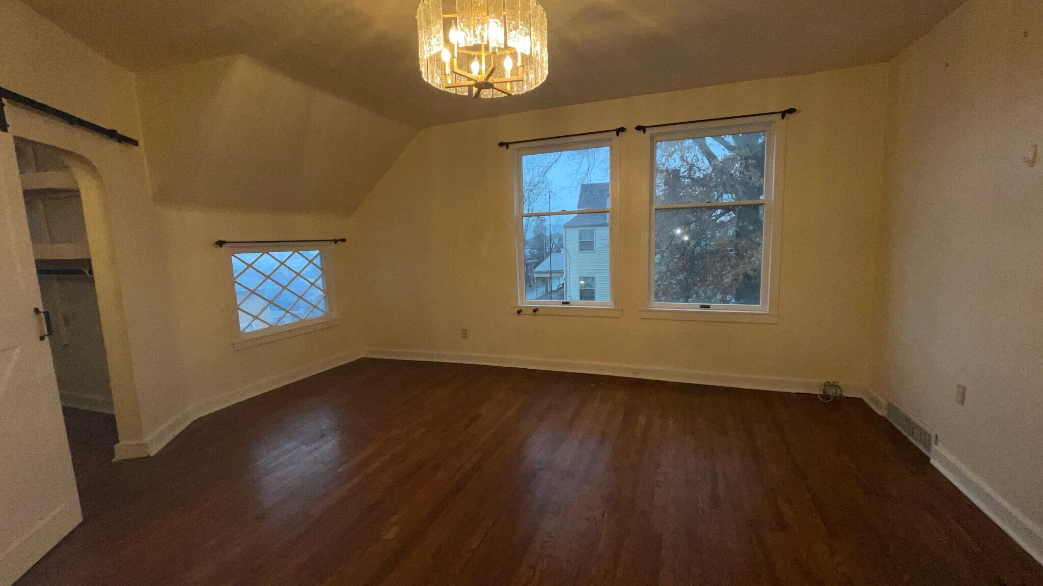 Building Photo - 409 N 5th St