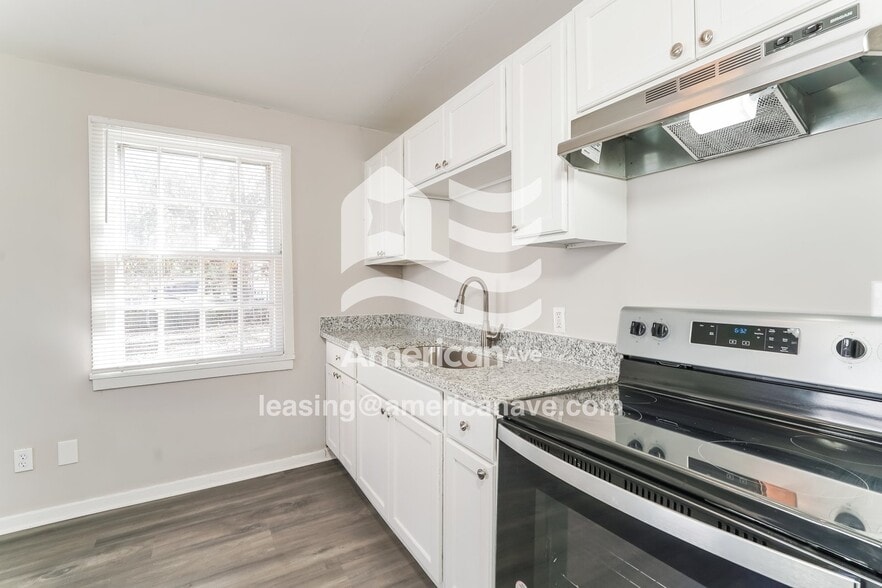 Building Photo - 2506 Coleman Ave