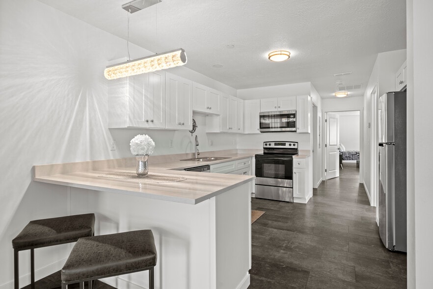 Beautiful open kitchen - 140 Railroad Ave