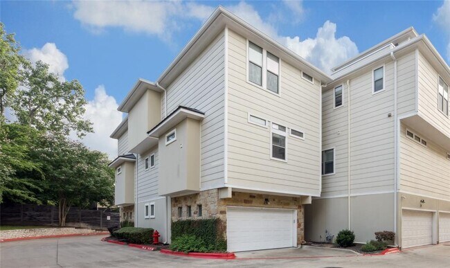Primary Photo - 1115 Kinney Ave