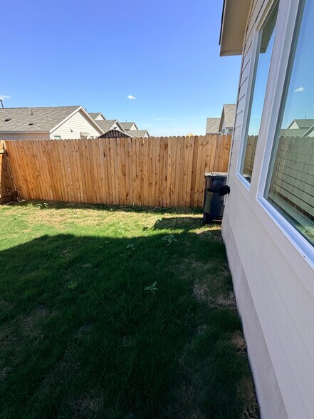 Building Photo - 208 Skyfire St