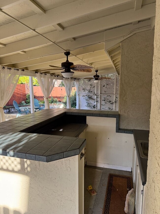 Building Photo - Charming 2-bedroom, 2-bathroom home locate...